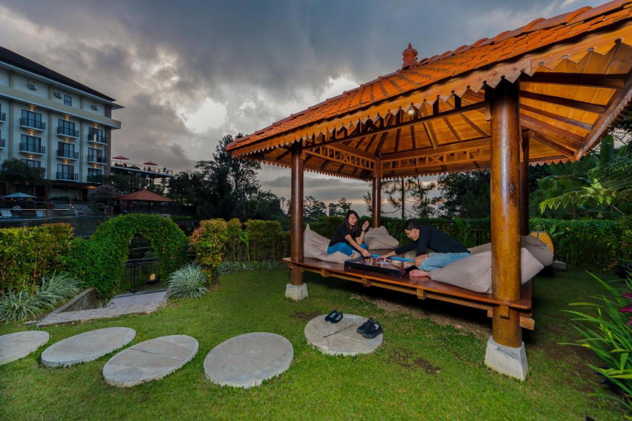 Nava Hotel Tawangmangu Εξωτερικό φωτογραφία