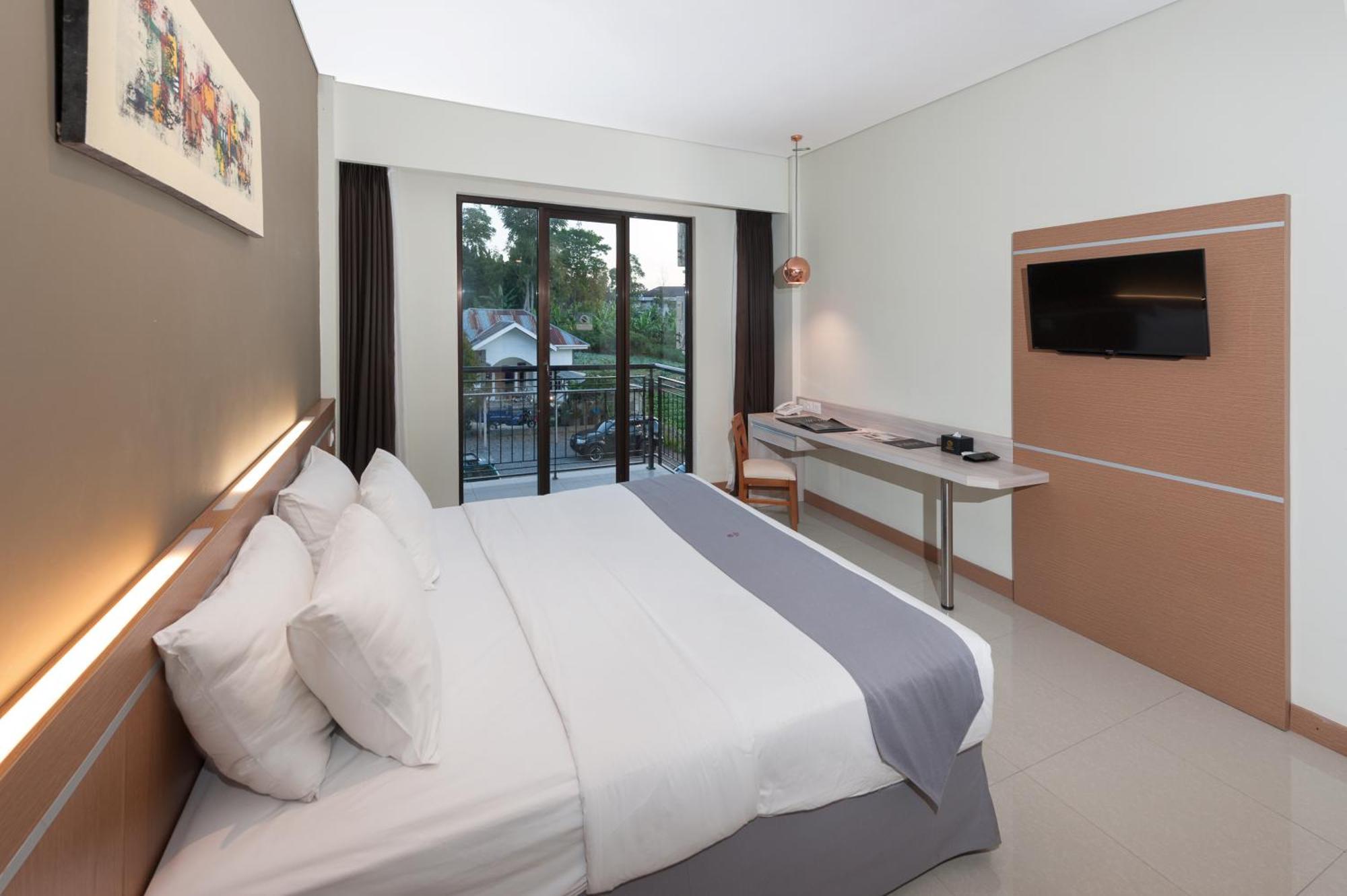 Nava Hotel Tawangmangu Εξωτερικό φωτογραφία