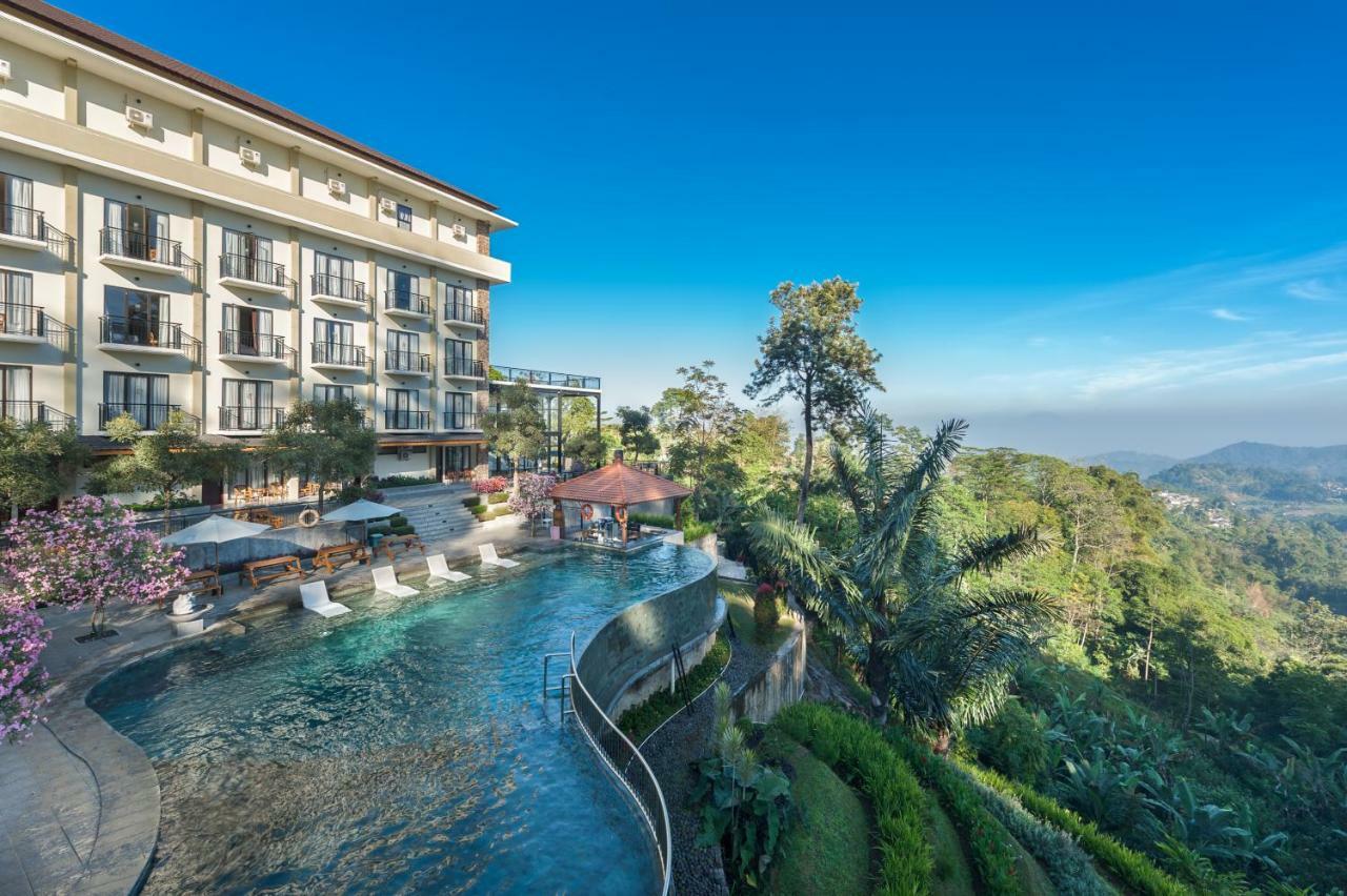 Nava Hotel Tawangmangu Εξωτερικό φωτογραφία