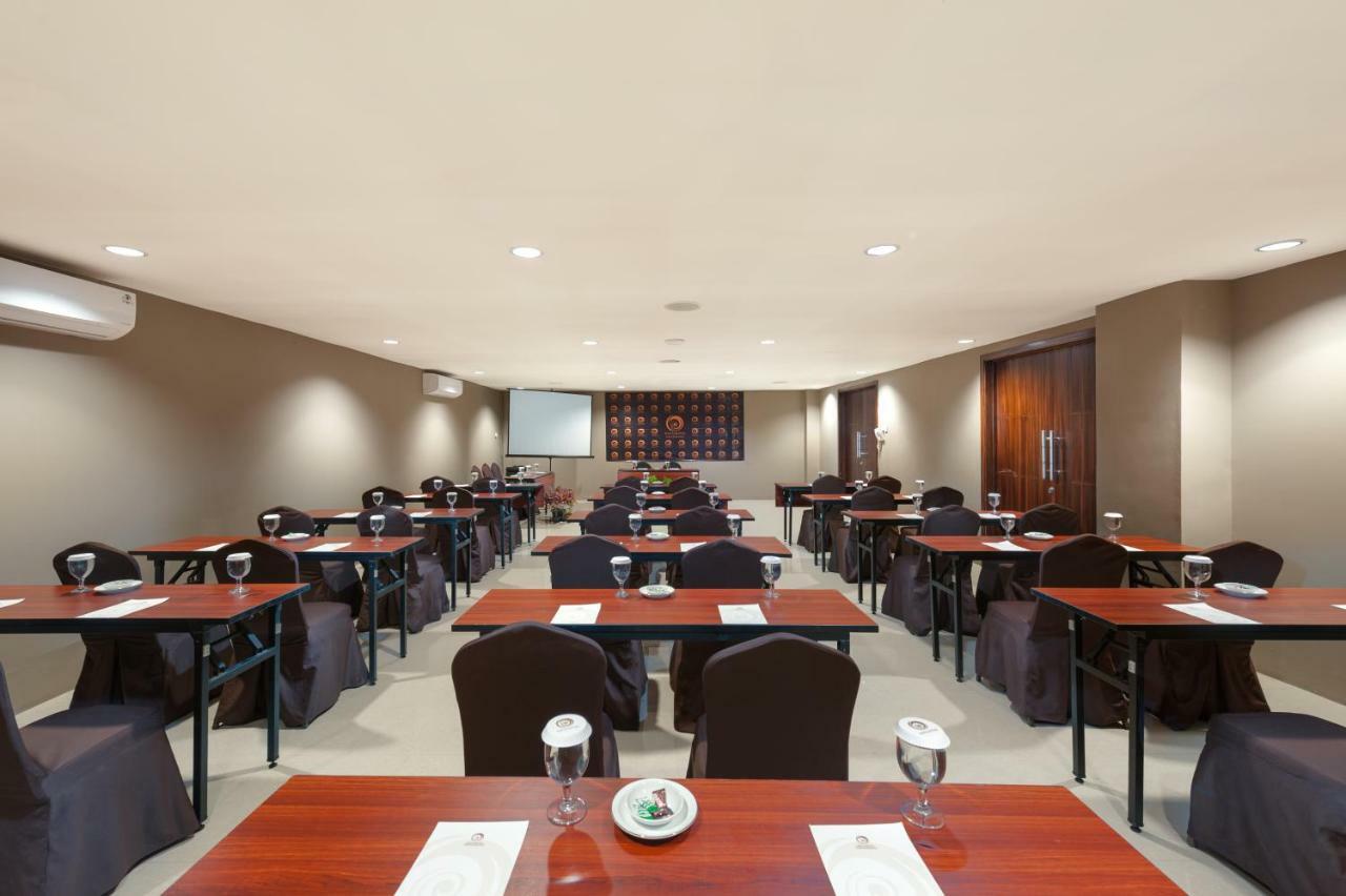 Nava Hotel Tawangmangu Εξωτερικό φωτογραφία