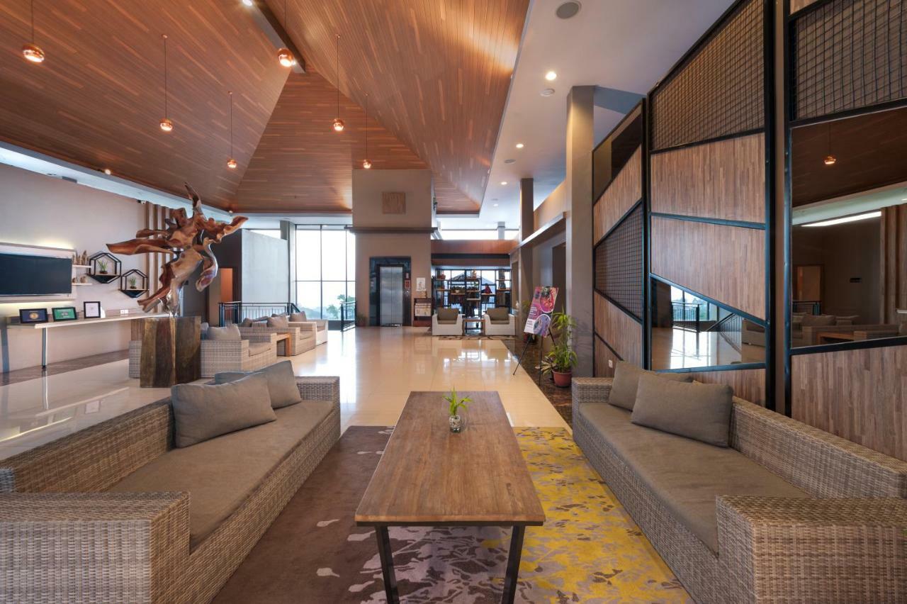 Nava Hotel Tawangmangu Εξωτερικό φωτογραφία