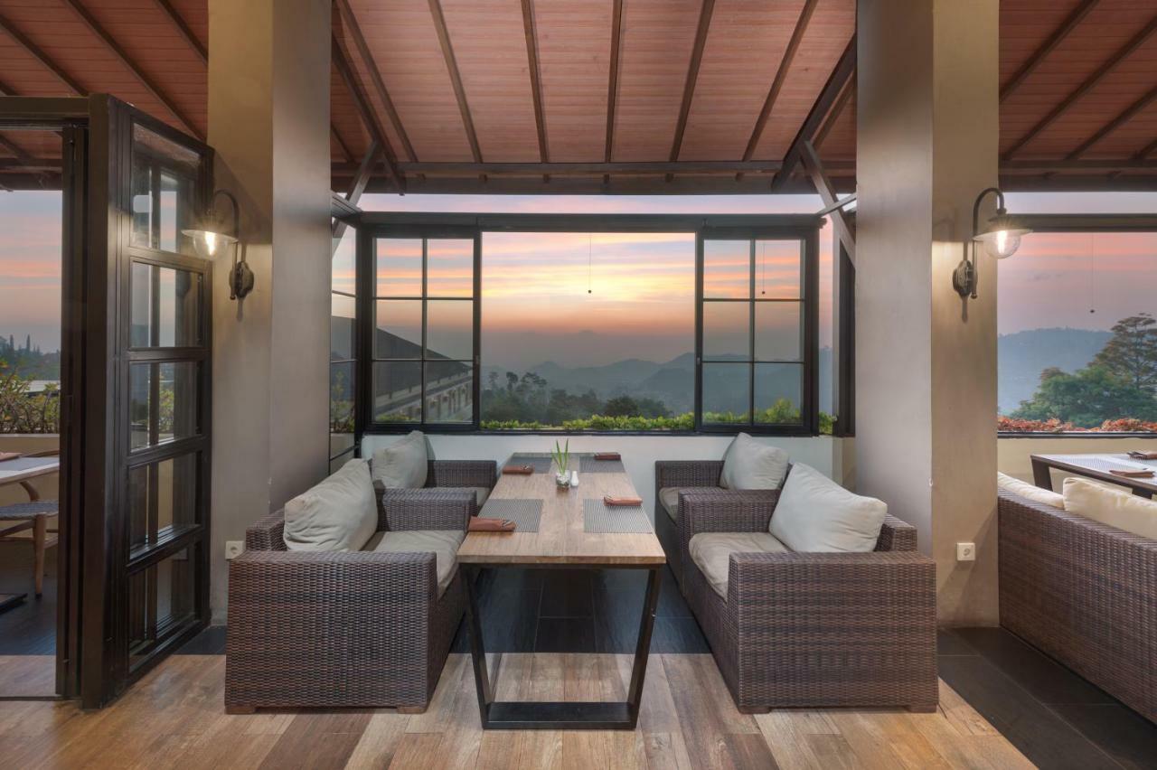 Nava Hotel Tawangmangu Εξωτερικό φωτογραφία